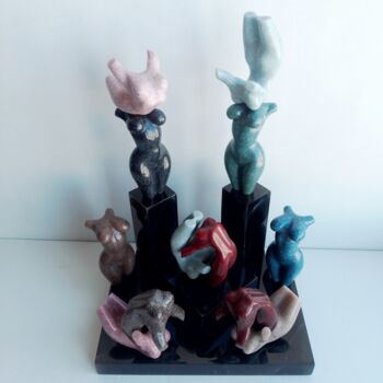 Sculpture intitulée "4GIRLS2 AND 12GYMNA…" par Maas Tiir, Œuvre d'art originale, Résine
