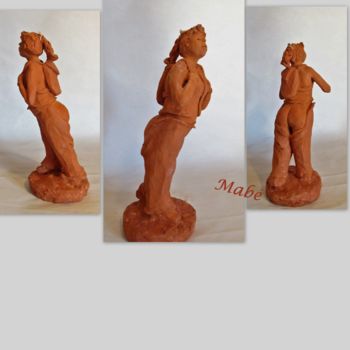 Skulptur mit dem Titel "fanny en rando" von Mabé, Original-Kunstwerk, Terra cotta