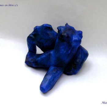 Sculpture titled "Les âmes-en-bleu" by Mabé, Original Artwork, Terra cotta