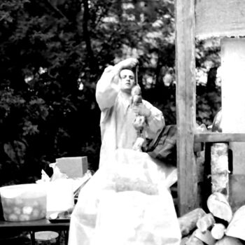 Photographie intitulée "angel with shashlik" par Magda Durda, Œuvre d'art originale, Photographie non manipulée