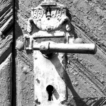 Photographie intitulée "old lock on old door" par Magda Durda, Œuvre d'art originale, Photographie non manipulée