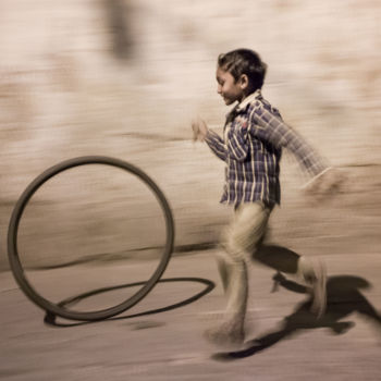 Photography titled "Indian Boy Playing…" by Magelio Venturi, Original Artwork