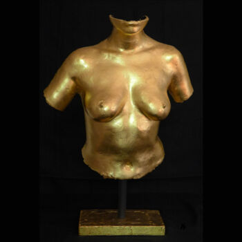 Escultura intitulada "clara-in-gold.jpg" por Malte Lehm, Obras de arte originais, Cerâmica