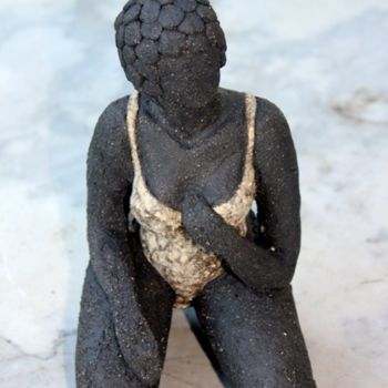 Sculpture intitulée "femme a genoux" par France Lemaitre, Œuvre d'art originale