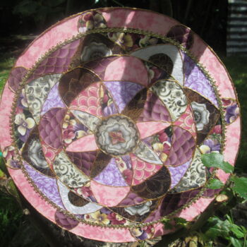 Textielkunst getiteld "Marie- rose" door Manon, Origineel Kunstwerk, Stof