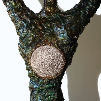 Sculpture titled "la belle aux colomb…" by Manuel Dasilva, Original Artwork, Metals