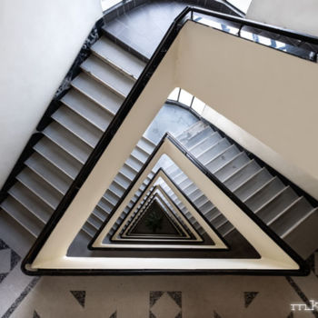 Fotografie getiteld "escalier triangulai…" door Marc Knecht Photographe, Origineel Kunstwerk, Niet gemanipuleerde fotografie
