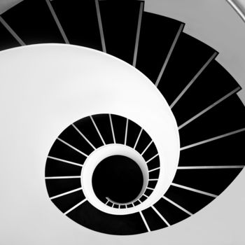 Фотография под названием "Escalier black & wh…" - Marc Knecht Photographe, Подлинное произведение искусства, Не манипулируем…