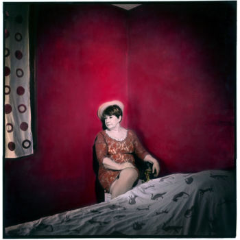 Photographie intitulée "Red room - 2/7" par Marc Paraskeva, Œuvre d'art originale, Photographie argentique
