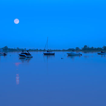 Фотография под названием "Blue Moon" - Marc Vandermeer, Подлинное произведение искусства, Цифровая фотография