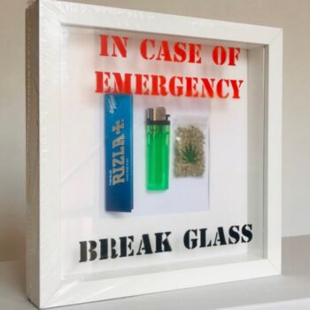 Design getiteld "In case of emergency" door Marcell Cortes, Origineel Kunstwerk, Tabel kunst