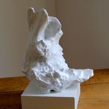 Sculptuur getiteld "OUTREBLANCS 2022" door Nestor, Origineel Kunstwerk, Hout