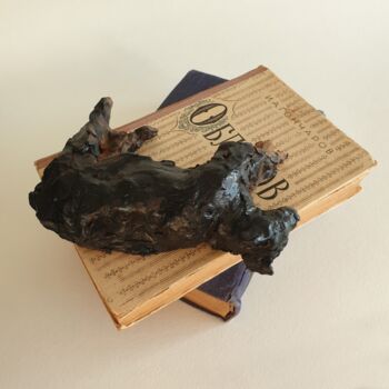Sculpture intitulée "Tired. Rottweiler s…" par Margarita Simonova, Œuvre d'art originale, Terre cuite