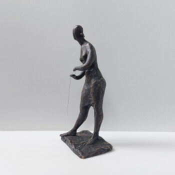 Sculptuur getiteld "Weaver" door Margarita Simonova, Origineel Kunstwerk, Bronzen