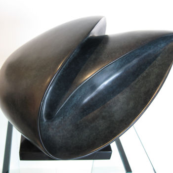 Sculpture titled "sur-une-ligne-delle…" by Maria Elena Thiery, Original Artwork, Metals