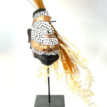 Sculpture titled "Niño Tribu Mursi" by Maria Larromana, Original Artwork, Paper maché