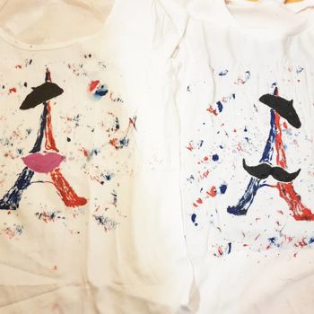 Artisanat intitulée "Tshirtparisien.jpg" par Mariam Beqqal, Œuvre d'art originale