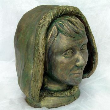 Sculpture intitulée "Jeune femme au capu…" par Marian Cobos, Œuvre d'art originale, Terre cuite