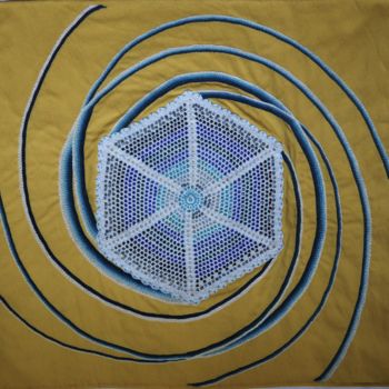 Sztuka tkaniny zatytułowany „blue-spiral-62-x-61…” autorstwa Marianne Camus, Oryginalna praca