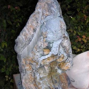 Скульптура под названием "dans les jupes brut" - Marianne Monnoye-Termeer, Подлинное произведение искусства, Камень