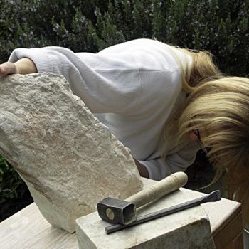 Sculpture titled "En plein travail" by Marianne Monnoye-Termeer, Original Artwork, Stone