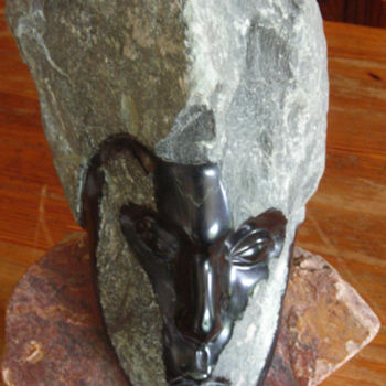 Sculpture intitulée "" La Reine Déchue "" par Marianne Monnoye-Termeer, Œuvre d'art originale, Pierre
