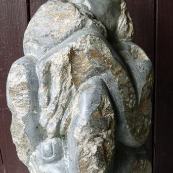 Sculpture titled "C'est quoi ce monde…" by Marianne Monnoye-Termeer, Original Artwork, Stone