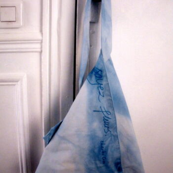 Textile Art titled "Sac triangle peint" by Maribo, Original Artwork, Textile fiber
