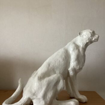 Sculpture titled "GUEPARD" by Marie-Michèle Rouchon, Original Artwork, Clay