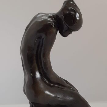 Skulptur mit dem Titel "Lilly tête penchée" von Marie Pascale Martins, Original-Kunstwerk, Terra cotta