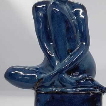 Scultura intitolato "Lilly bleue bras cr…" da Marie Pascale Martins, Opera d'arte originale, Ceramica