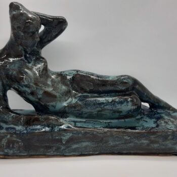 Sculpture intitulée "Lilly prend la pose" par Marie Pascale Martins, Œuvre d'art originale, Céramique
