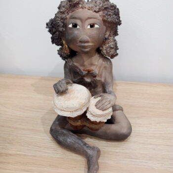 Sculpture titled "joueuse de tam-tam" by Marie Pendelio, Original Artwork, Ceramics