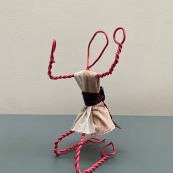 Sculpture titled "Emily" by Marie-Camille Tassart, Original Artwork, Wire