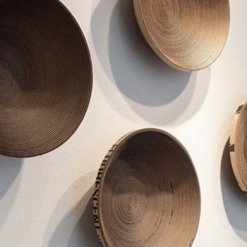 Escultura titulada "Cardboard bowls wal…" por Marie José Gustave, Obra de arte original, Objetos