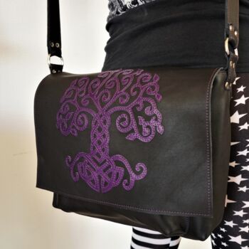 Artcraft titled "Sac besace noire ar…" by Marieke Creation, Original Artwork, Handbags