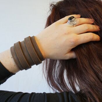 Artisanat intitulée "Bracelet large en c…" par Marieke Creation, Œuvre d'art originale, Bracelets