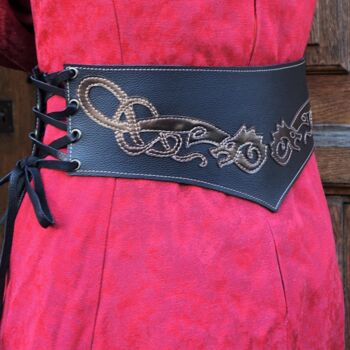 Artisanat intitulée "ceinture serre-tail…" par Marieke Creation, Œuvre d'art originale, Ceintures et bretelles