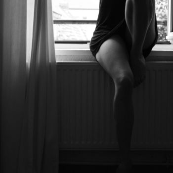 Photographie intitulée "Jeu de jambes" par Marie Louis, Œuvre d'art originale