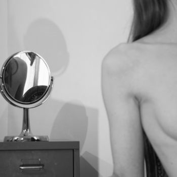 Photographie intitulée "P. et le miroir" par Marie Louis, Œuvre d'art originale, Photographie numérique