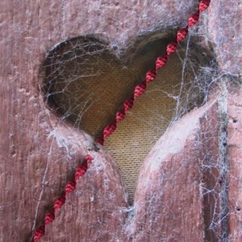 Photographie intitulée "cœur brisé" par Marie Redor, Œuvre d'art originale
