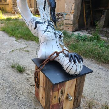 Sculpture titled "Introjectée" by Marion Revoyre, Original Artwork, Paper maché