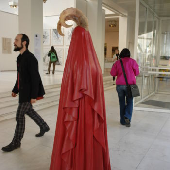 Skulptur mit dem Titel "Najade(Big Red)" von Marketa Koreckova, Original-Kunstwerk, Gemischte Medien