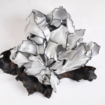 Sculpture titled "Fleur d'hiver" by Marta Santos, Original Artwork