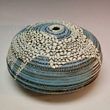 Scultura intitolato "Blue Turbulence" da Martie Geiger-Ho, Opera d'arte originale, Ceramica