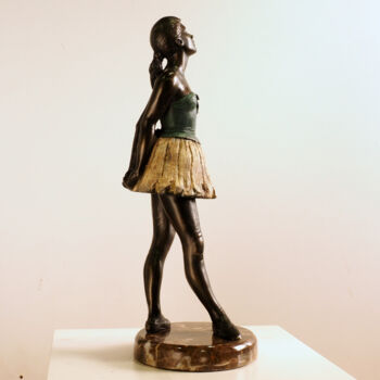 Skulptur mit dem Titel "Young Ballet Dancer" von Martín Duque, Original-Kunstwerk, Bronze