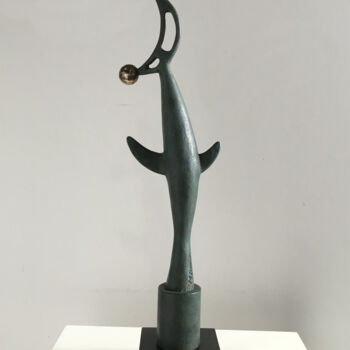 Скульптура под названием "Bird and Moon" - Martín Duque, Подлинное произведение искусства, Бронза