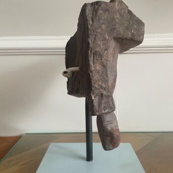 Скульптура под названием "Head 8" - Martin James, Подлинное произведение искусства, Камень