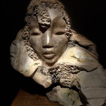Sculpture titled "Femme du monde 5" by Martine France Moreau, Original Artwork, Clay