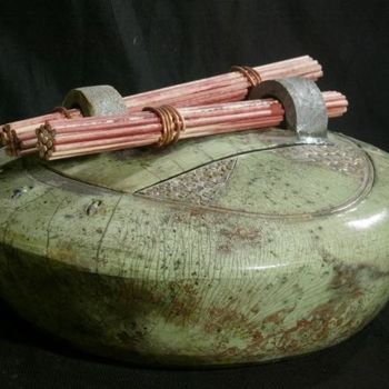 Sculpture titled "boite en raku" by Martine Philis, Original Artwork, Ceramics